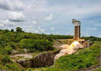 Spazio: Successo per l'ultimo test del motore P120C di Ariane 6 e Vega-C Spazio: Successo per l'ultimo test del motore P120C di Ariane 6 e Vega-C